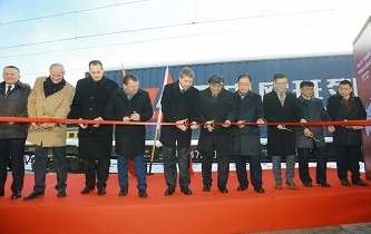 Rīgā svinīgi sagaidīts pirmais testa vilciens no Ķīnas pilsētas Yiwu